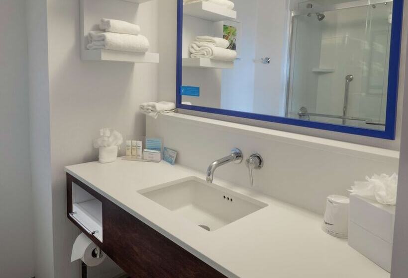 带双人床的标准工作室, Hampton Inn Hazleton