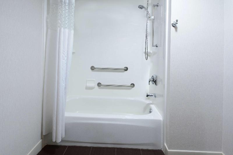 غرفة قياسية سرير كينج, Hampton Inn Martinsville