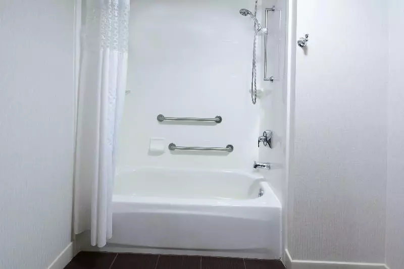 キングサイズベッドのスタンダードルーム, Hampton Inn Martinsville