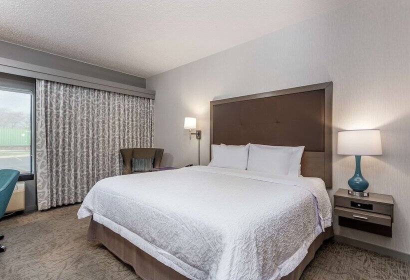 带大床的标准间, Hampton Inn Milwaukee Airport