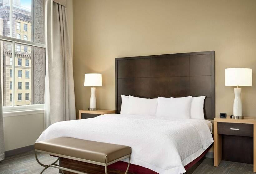 스탠다드 룸 킹사이즈 침대, Hampton Inn & Suites New Orleans Downtown