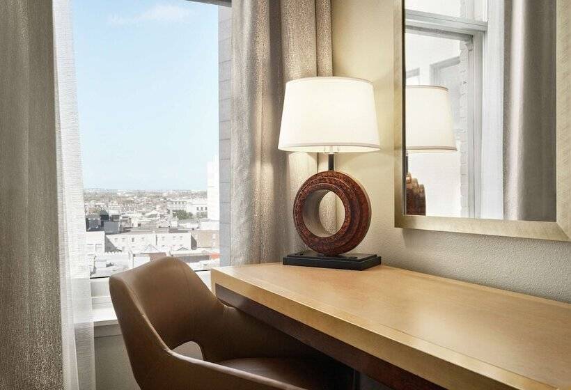 스탠다드 스튜디오 킹침대, Hampton Inn & Suites New Orleans Downtown