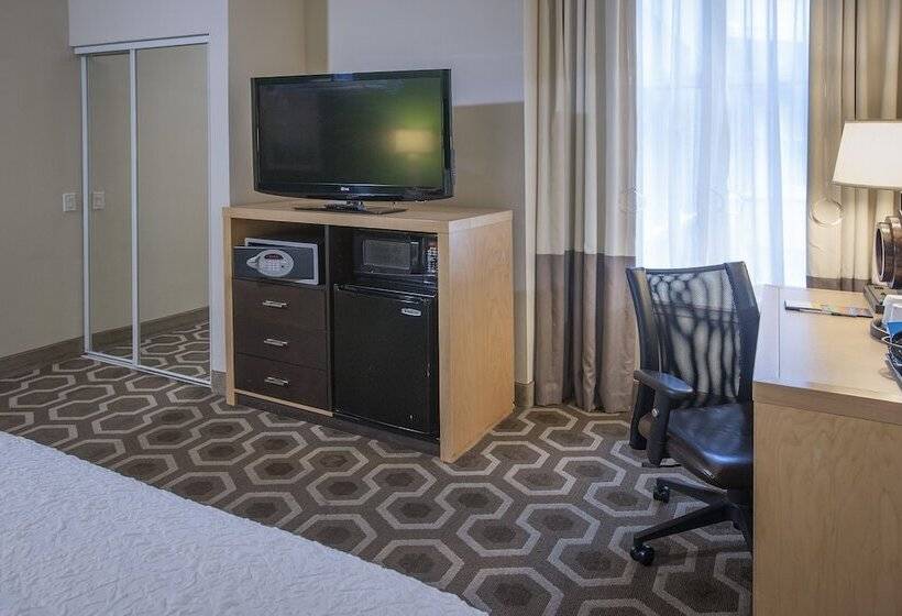 장애인을 위한 킹사이즈 침대 스탠다드 룸, Hampton Inn & Suites New Orleans Downtown