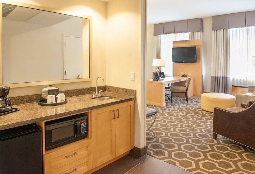 스탠다드 스튜디오 킹침대, Hampton Inn & Suites New Orleans Downtown