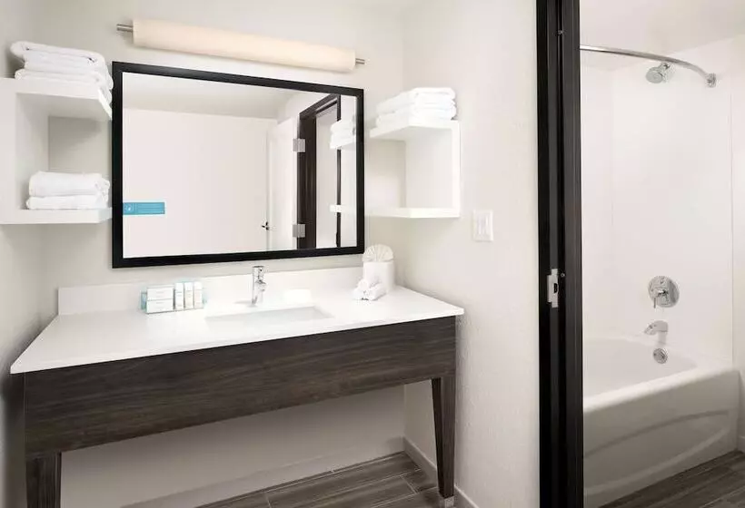 سوییت خانوادگی, Hampton Inn & Suites Anaheim Garden Grove