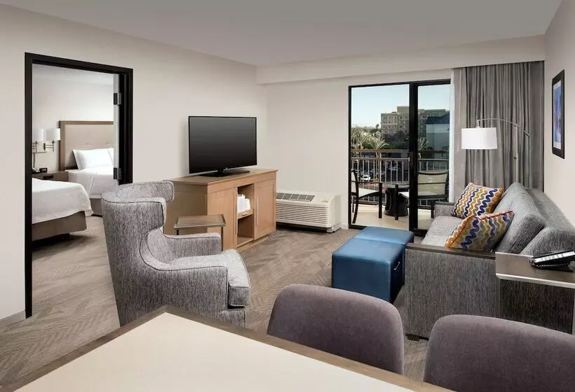 سوییت خانوادگی, Hampton Inn & Suites Anaheim Garden Grove
