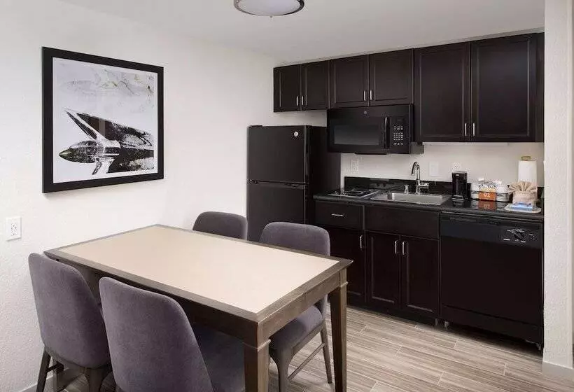 سوییت خانوادگی, Hampton Inn & Suites Anaheim Garden Grove
