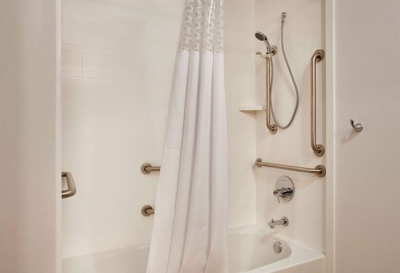 스위트, Hampton Inn & Suites Cleveland/independence