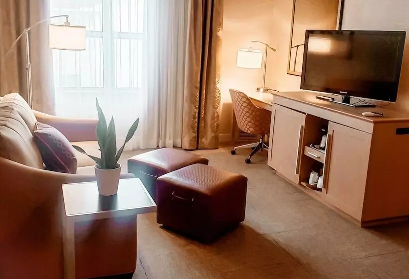スイート, Hampton Inn & Suites Cleveland/independence