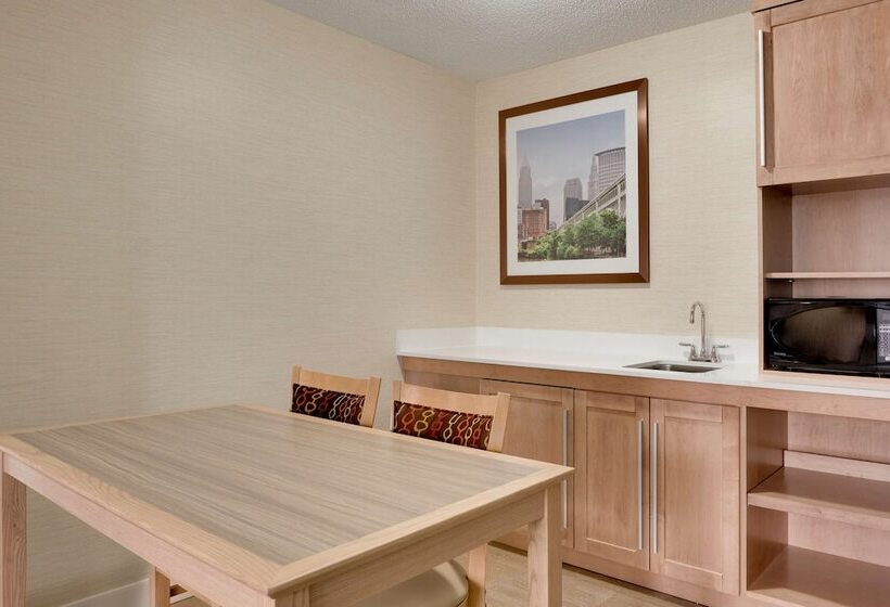 스위트, Hampton Inn & Suites Cleveland/independence
