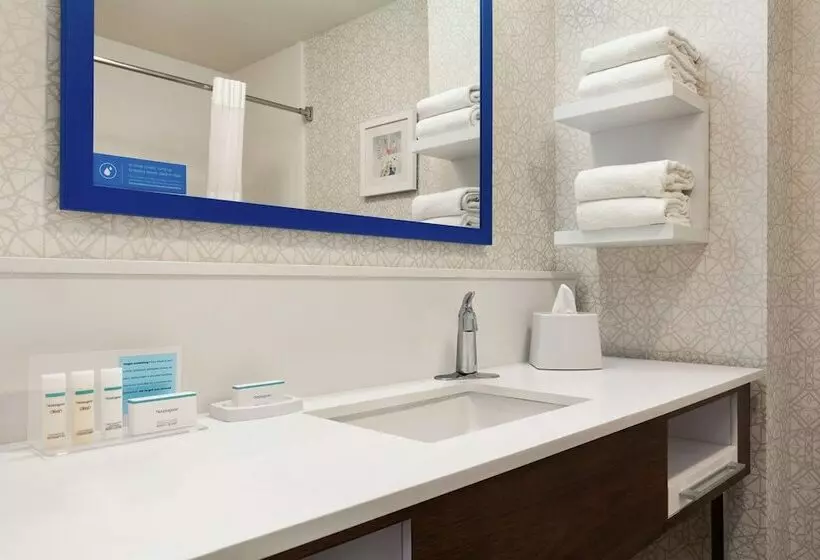 اتاق استاندارد, Hampton Inn Tracy