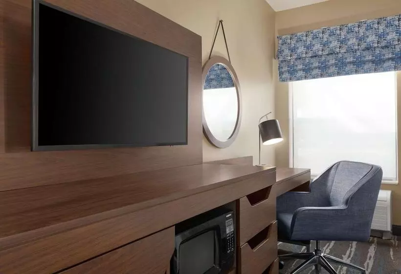 اتاق استاندارد, Hampton Inn Tracy
