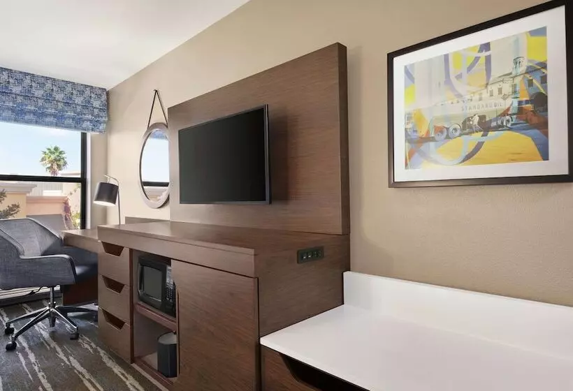 اتاق استاندارد, Hampton Inn Tracy