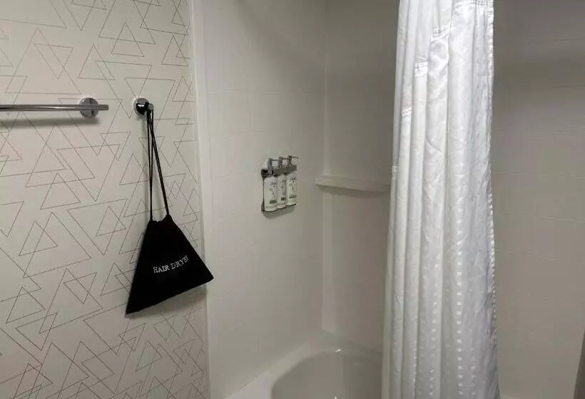 Standard-invahuone, Holiday Inn Express Crestwood, An Ihg