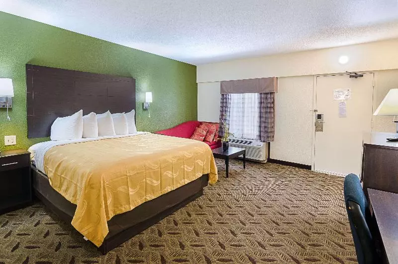 اتاق استاندارد با تخت بزرگ, Quality Inn Tanglewood