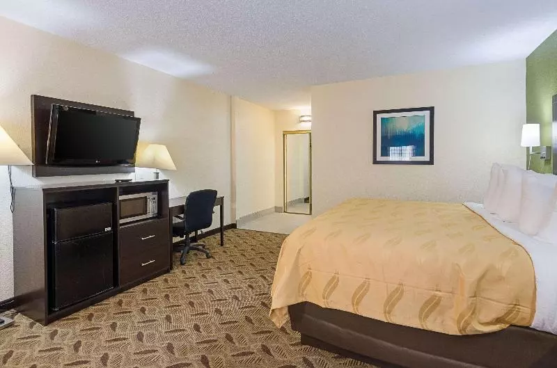 اتاق استاندارد با تخت بزرگ, Quality Inn Tanglewood
