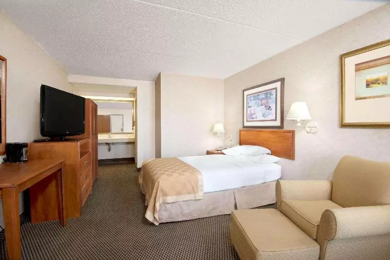 اتاق استاندارد با تخت بزرگ, Travelodge By Wyndham Pueblo