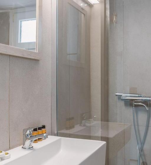 חדר סטנדרט לשלושה עם מרפסת, Amaryllis Studios