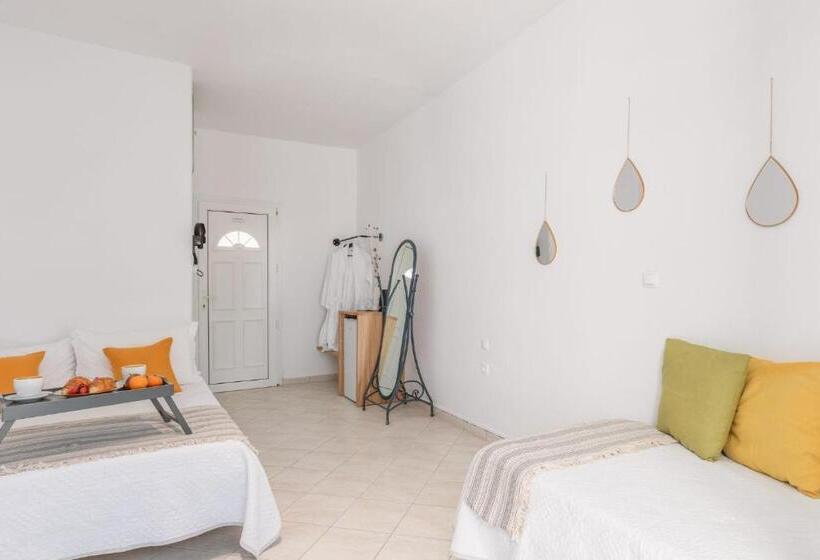 חדר סטנדרט לשלושה עם מרפסת, Amaryllis Studios