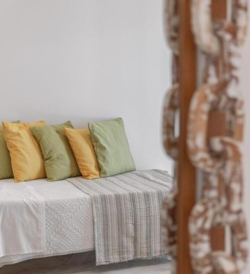 חדר קומפורט לשלושה, Amaryllis Studios