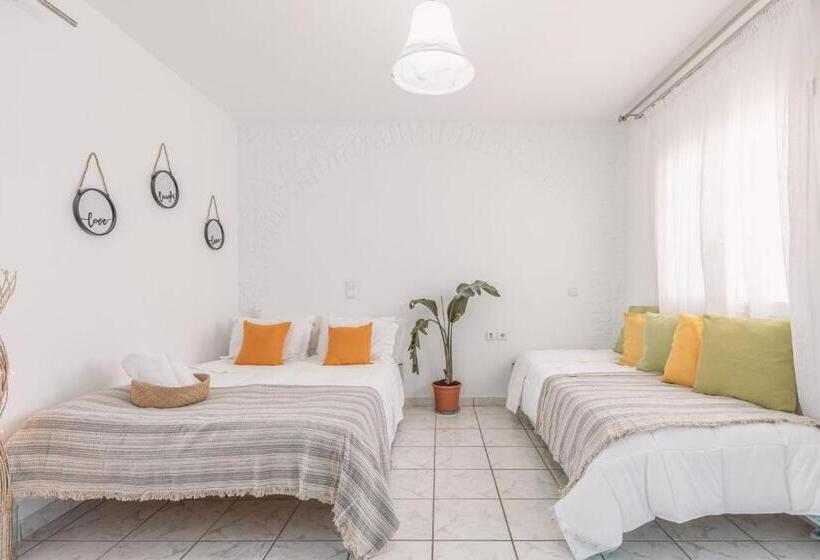 חדר סטנדרט לשלושה עם טרסה, Amaryllis Studios