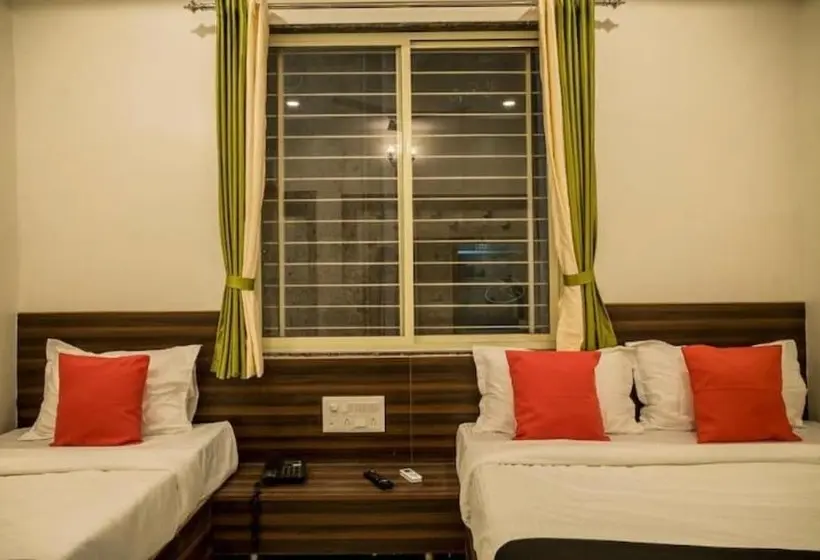 Deluxe Kolmen Hengen Huone, Sai Sk Palace