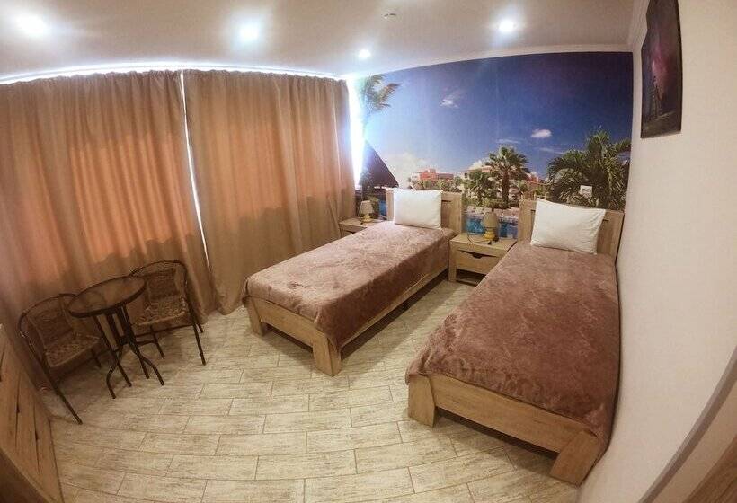 اتاق لوکس با چشم‌انداز دریا, Vokrug Sveta