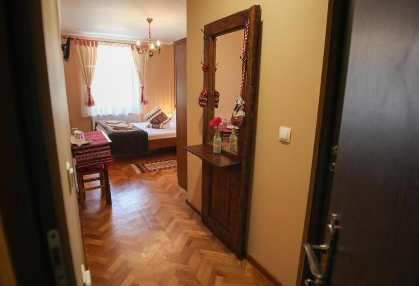 Номер Стандарт, Casa Cu Usi   House Of Doors