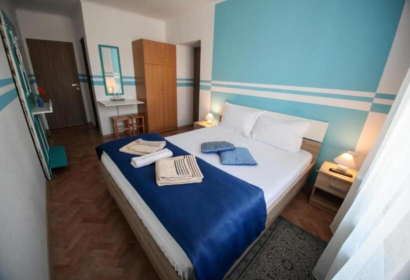 Люкс 2 Спальни, Casa Cu Usi   House Of Doors