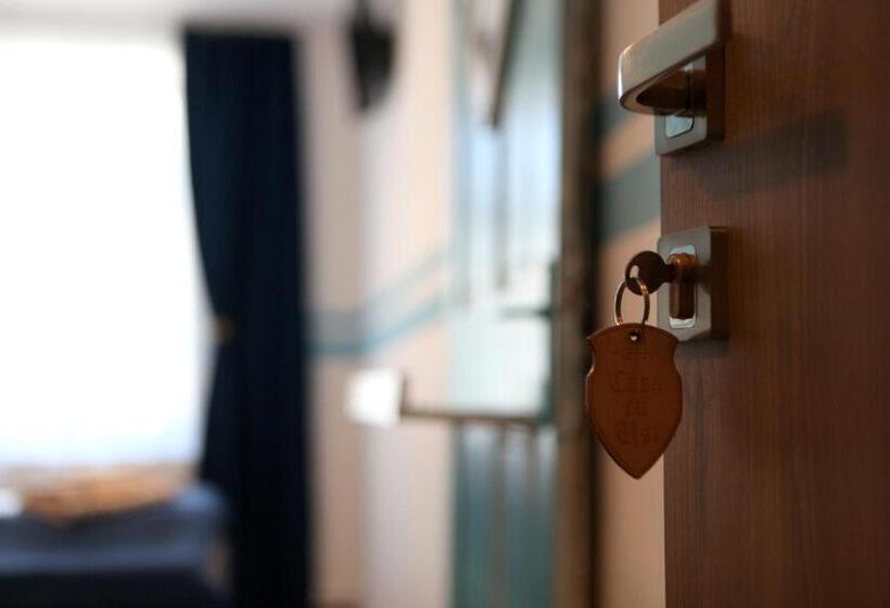 Люкс 2 Спальни, Casa Cu Usi   House Of Doors