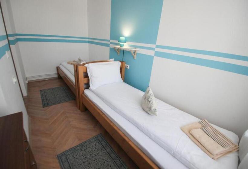 Люкс 2 Спальни, Casa Cu Usi   House Of Doors