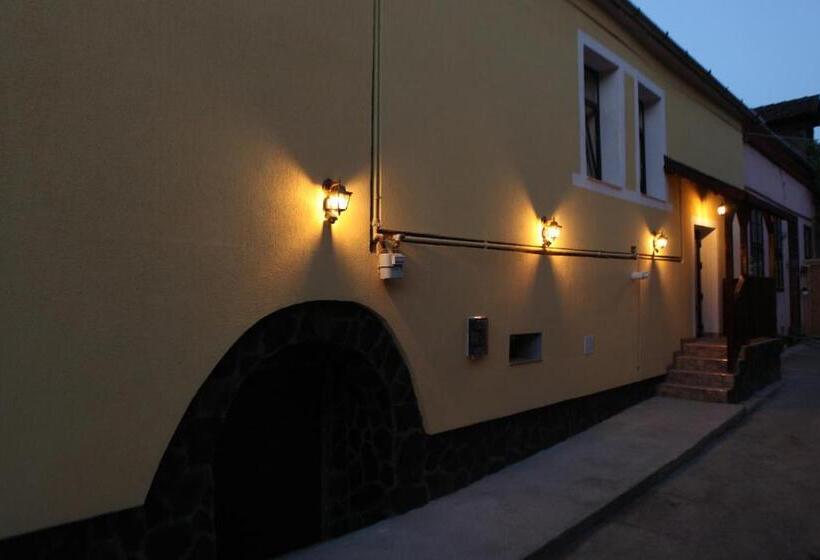 Люкс 2 Спальни, Casa Cu Usi   House Of Doors