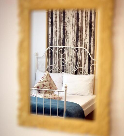 Семейный Номер, Casa Cu Usi   House Of Doors