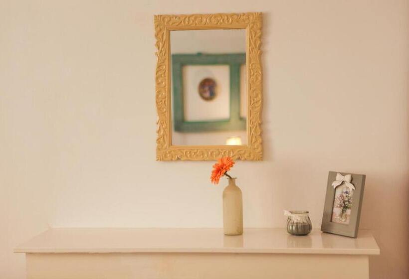 Семейный Номер, Casa Cu Usi   House Of Doors