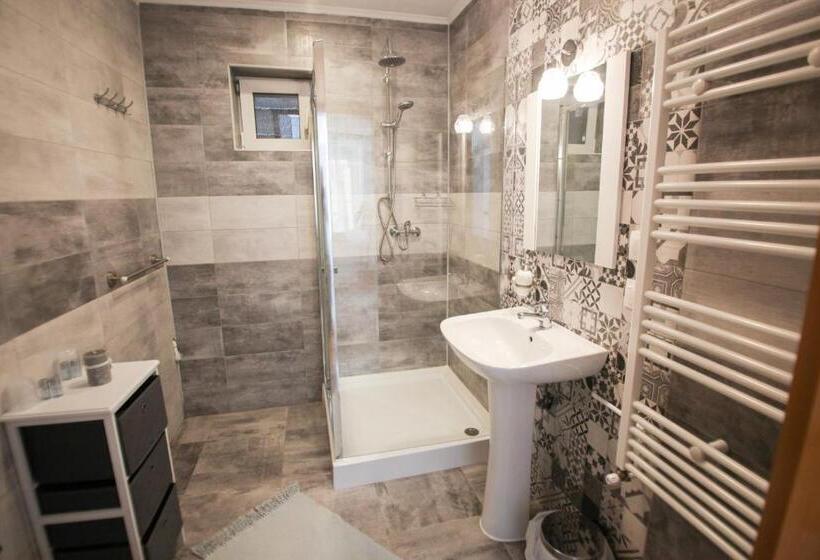 Семейный Номер, Casa Cu Usi   House Of Doors