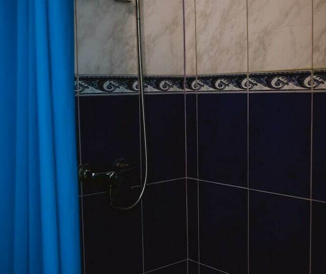 غرفة قياسية, 7 11