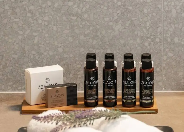 スタンダードスタジオ, Eco Green Residences & Suites
