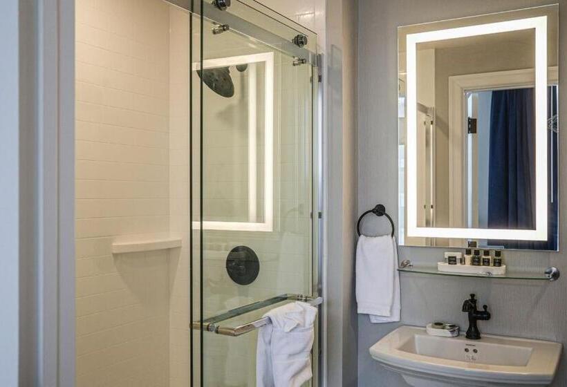 חדר סטנדרט שתי מיטות זוגיות, Blutique, Akron, A Tribute Portfolio