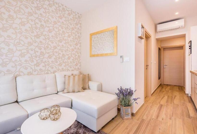 Апартаменты 1 Спальня Вид на Море с Балконом, Apartments And Rooms Milcetic