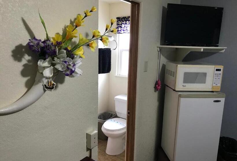Номер Стандарт, Highland Court Motel