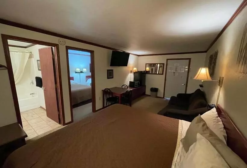 سوییت لوکس, Highland Court Motel