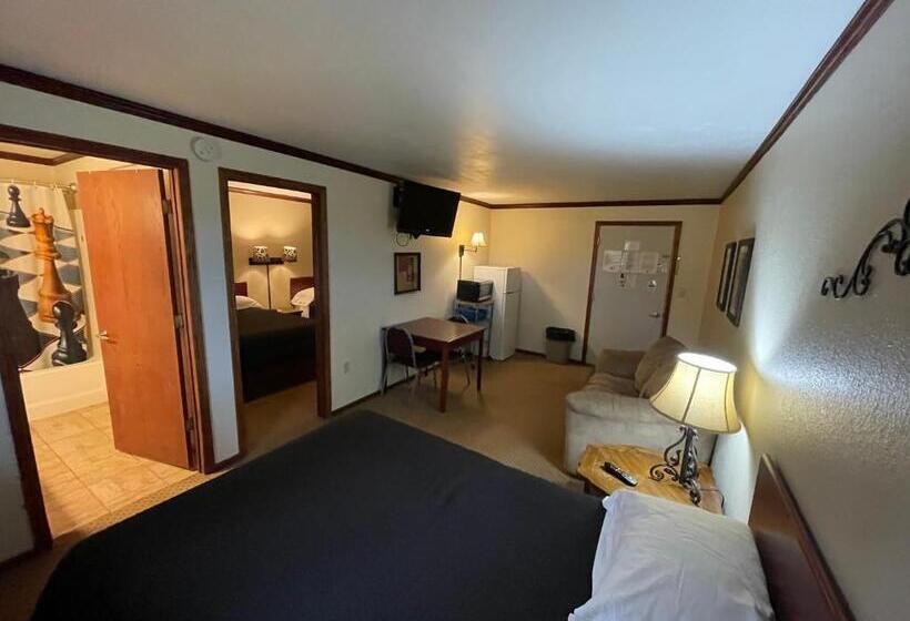 Люкс Повышенной Комфортности, Highland Court Motel