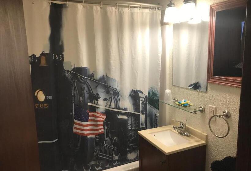 غرفة ديلوكس, Highland Court Motel