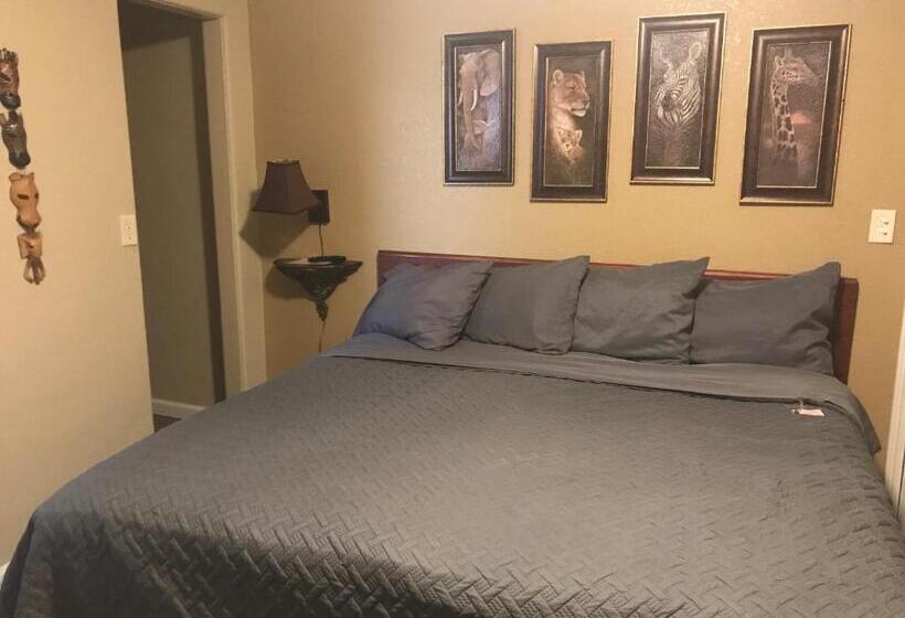 غرفة قياسية سرير كينج, Highland Court Motel