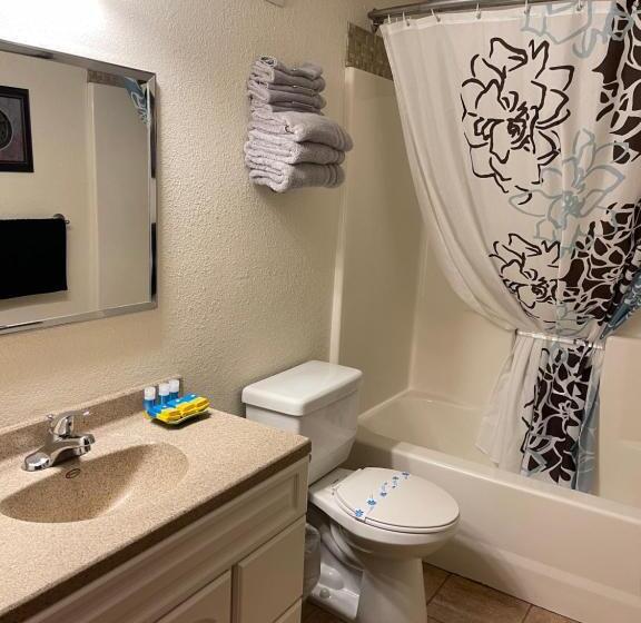 جناح ديلوكس, Highland Court Motel