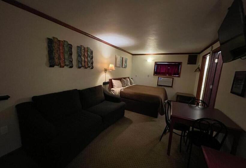 Люкс Повышенной Комфортности, Highland Court Motel