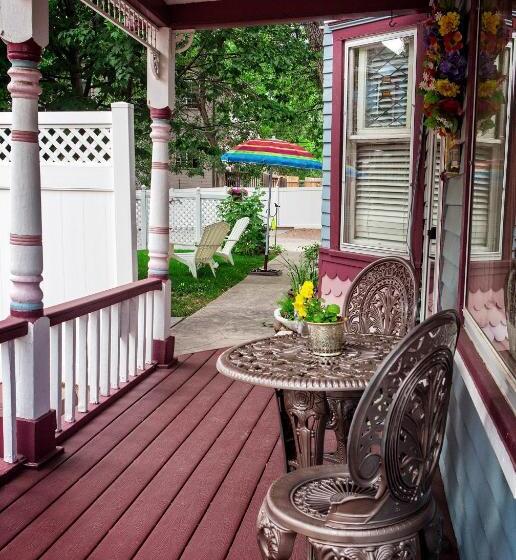 Люкс Повышенной Комфортности, Holden House 1902 Bed & Breakfast Inn