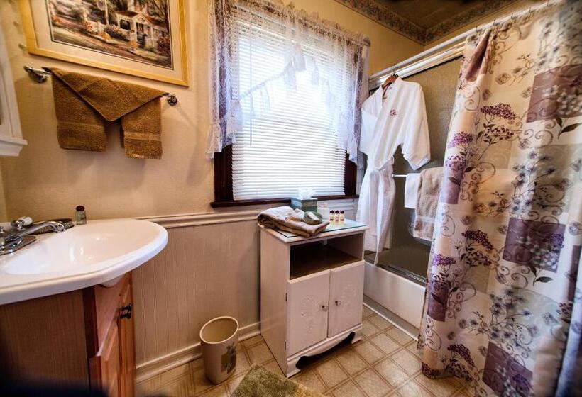 Люкс Deluxe Кровать Кинг, Holden House 1902 Bed & Breakfast Inn