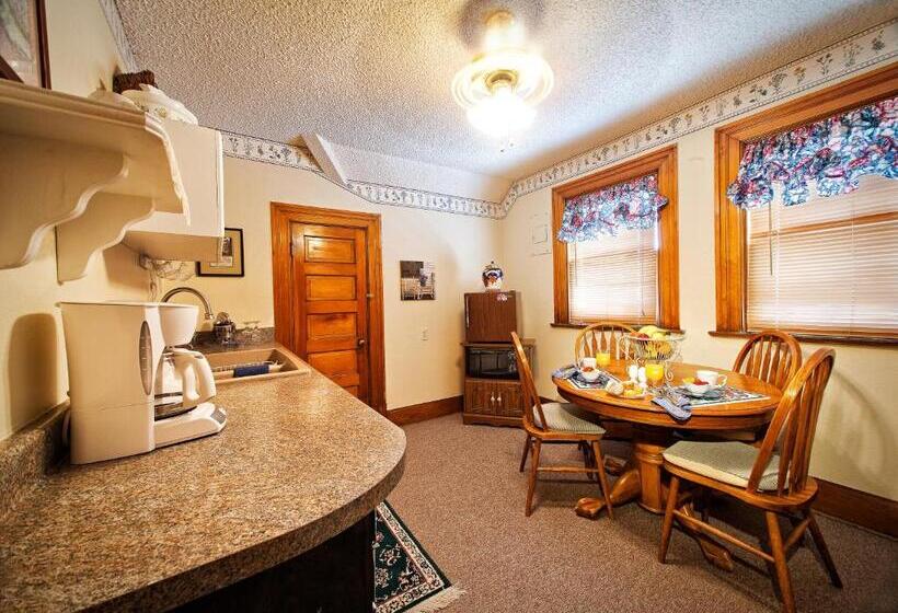 Люкс Deluxe Кровать Кинг, Holden House 1902 Bed & Breakfast Inn