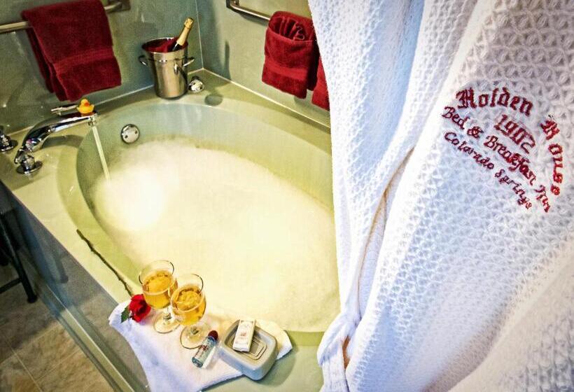 Номер Deluxe Кровать Кинг, Holden House 1902 Bed & Breakfast Inn